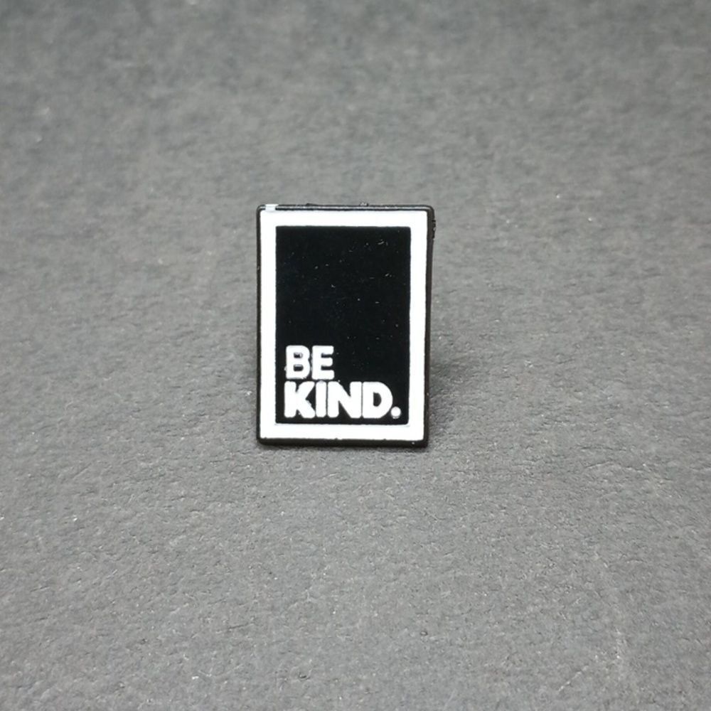 BE kind alloy pin brooche badge wearable art